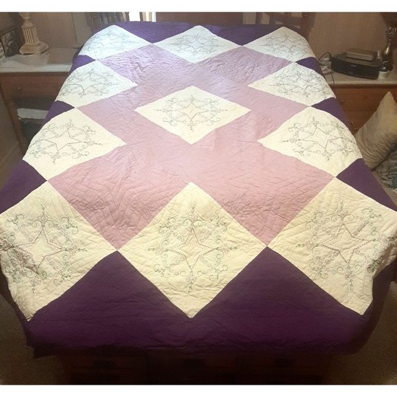Vintage Purple Quilt Hand Embroidered and Hand Quilted Queen 79 x 102 Queen - Picture 1 of 9